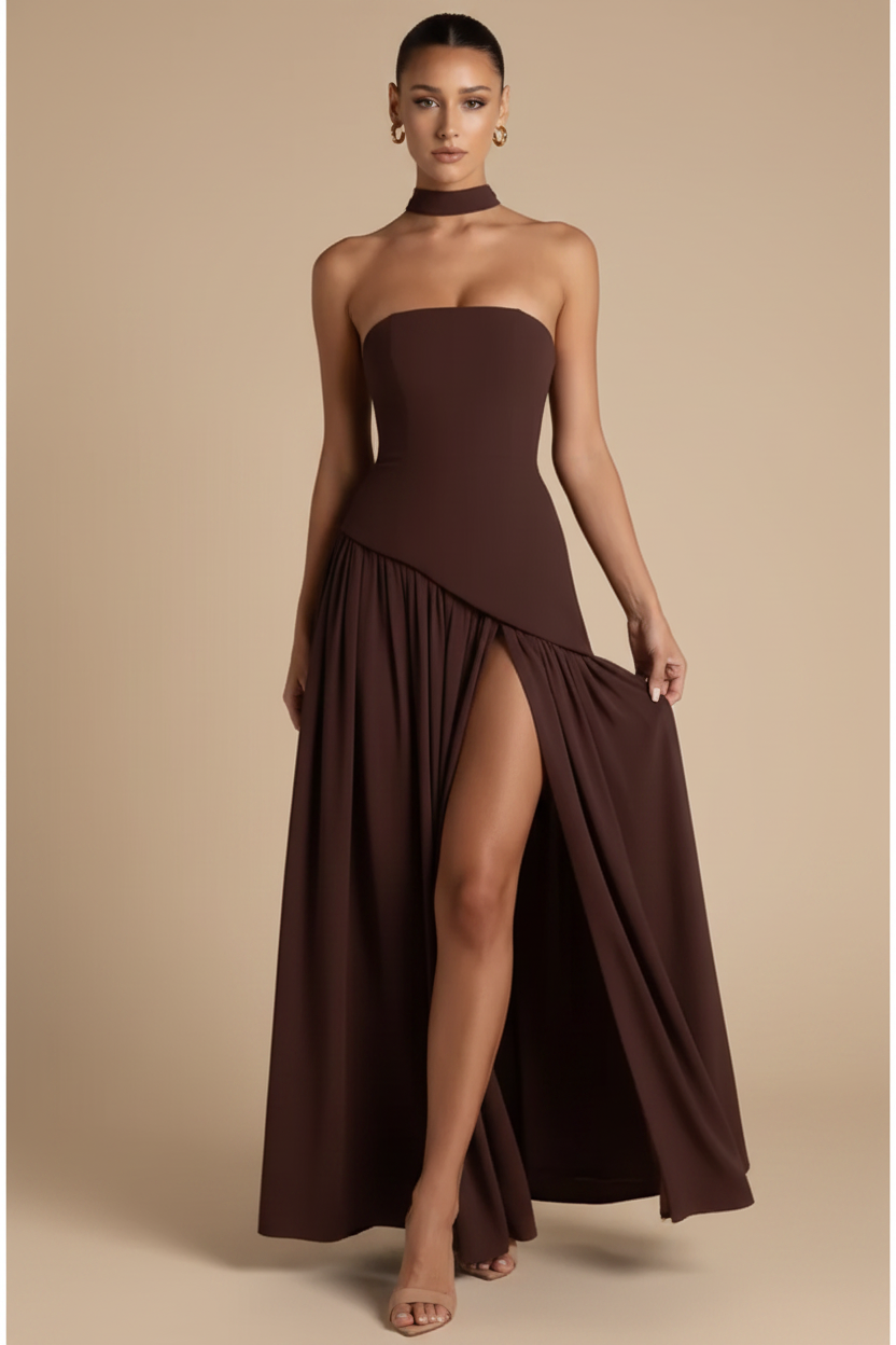 Valeria – Vestido Maxi Strapless Abertura Elegante Marrón