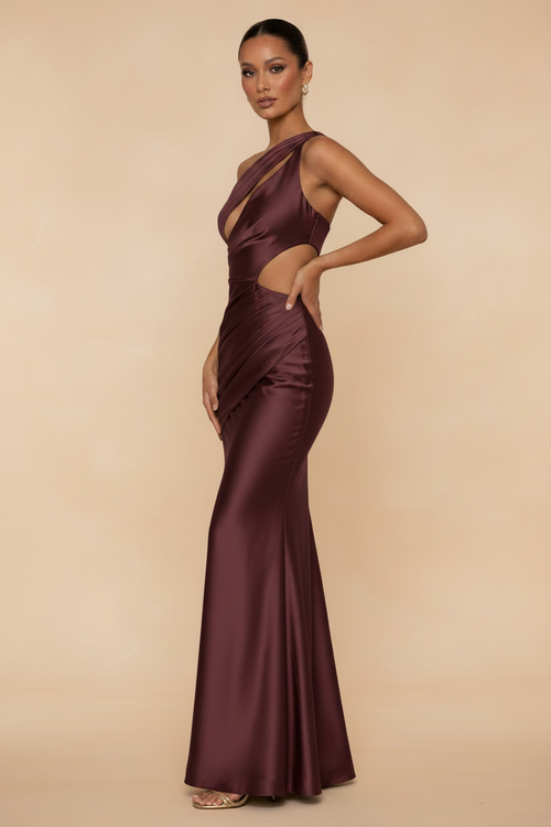 Aveline – Vestido Maxi Asimétrico Satinado Burdeos